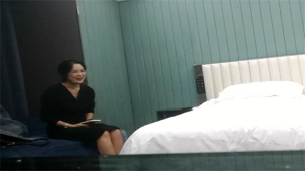 痴情探花约会外围嫩模，众女神争先赴约苦等60分钟终享极乐盛宴！