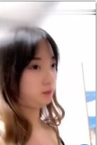 纹身骚妹被男友沙发狂干，淫叫求饶内射