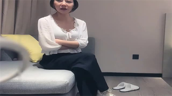 极品长发白皙嫩妹开房爆操，纤细身材内射痉挛
