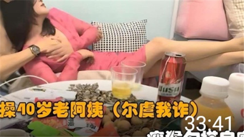 40岁熟女人妻骚穴被爆操，淫水喷涌内射